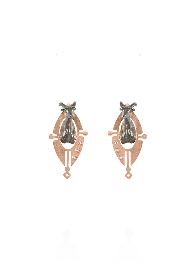 STUD EARRINGS GOAT'S BUST IN A FRAME